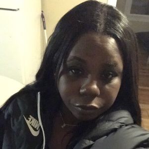 Meet your Posher, Nikia